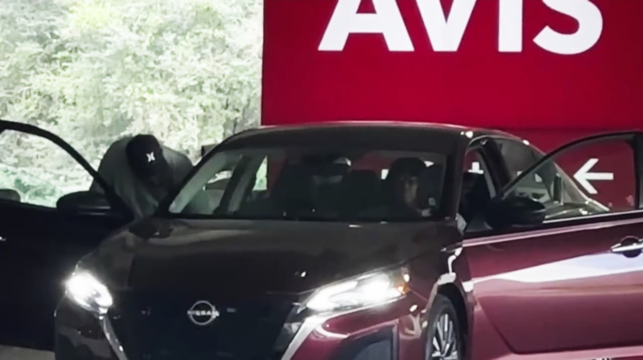 Reportan escasez de autos para rentar en Houston ante colapso en los aeropuertos Bush y Hobby