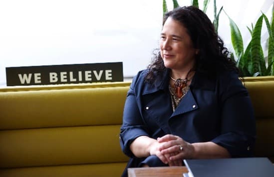 Conoce a Isabel Casillas Guzmán, la latina a cargo de ayudar a las pequeñas empresas del país 