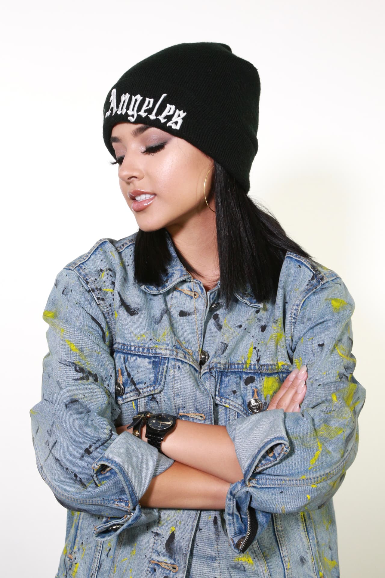 Lo que la ha llevado a posicionar algunos de sus temas como
<b>'Sin pijama'</b> y
<b>'Mayores',</b> en la lista de 'Hot Latin Songs' de Billboard, .