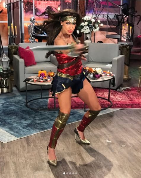 La presentadora del Gordo y la Flaca, Lili Estefan, lució el atuendo de ‘Wonder Woman’ durante la noche de Halloween.