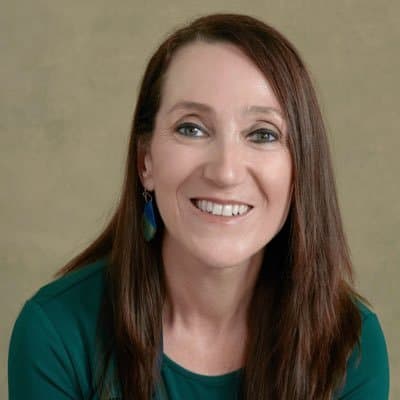 Por su parte, María Elena Bottazzi es una científica hondureña que ha trabajado arduamente por la inmunización contra el COVID-19 en el país, como codirectora de la Escuela Nacional de Medicina Tropical del Colegio Baylor de Medicina de Houston y también del Centro para Desarrollo de Vacunas del Hospital Infantil de Texas.