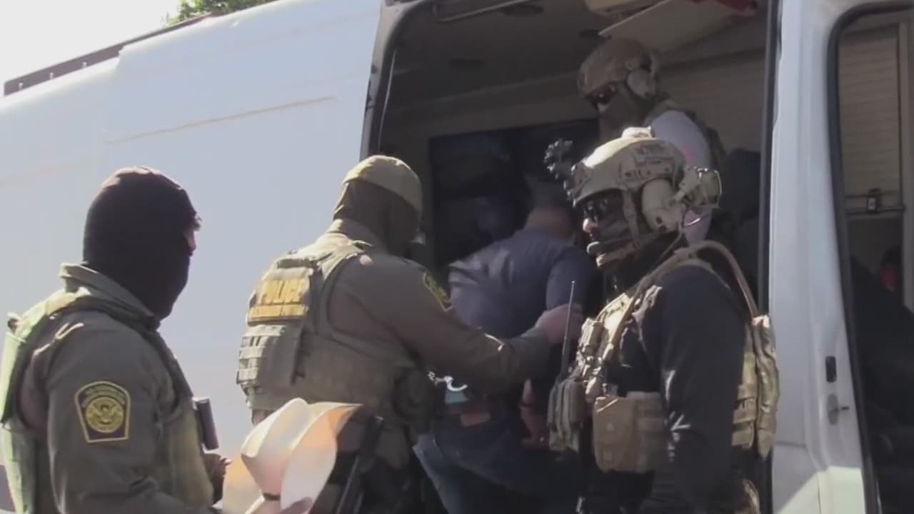 Contrataría ICE a cazadores de recompensas para localizar a inmigrantes