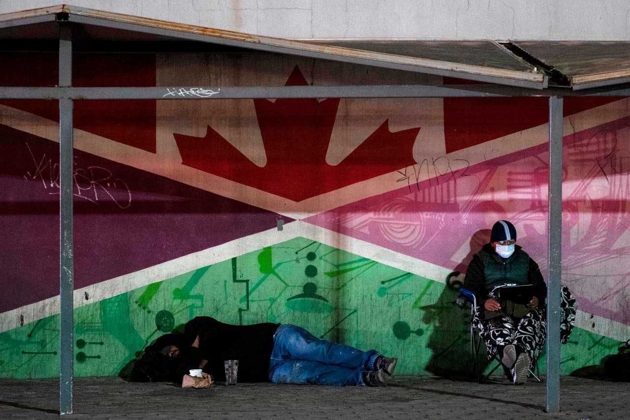 El acuerdo entre EEUU, Canadá y México contempla que Los trabajadores transfronterizos esenciales, como los profesionales de la salud, tripulantes de aerolíneas y los conductores de camiones, aún pueden cruzar. 
<br>