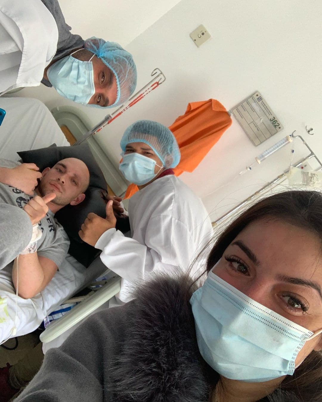 El dolor fue aún mayor dado que 
<b>no le fue posible viajar con las cenizas de su sobrino</b> a Estados Unidos. "Las cenizas se venían conmigo, pero se tardan como 10 días para entregarlas porque es un proceso".