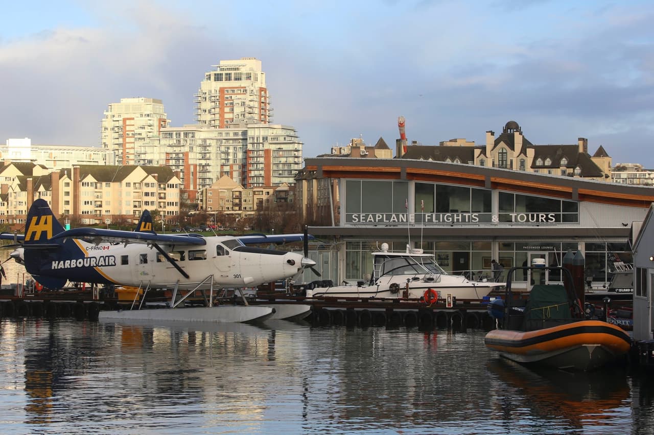 Otra toma de la terminal de hidroaviones.