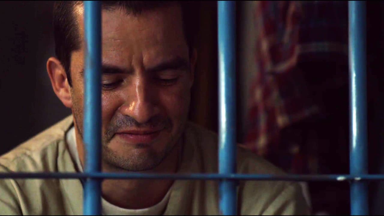 When he arrived, he was welcomed by an old acquaintance: his ‘compadre’,
<i> </i>
<b><a href="http://www.univision.com/series/el-chapo/juan-carlos-olivas-es-el-guero-en-el-chapo">‘El Güero’ Palma</a></b>, greeted him as soon as he stepped in his cell.