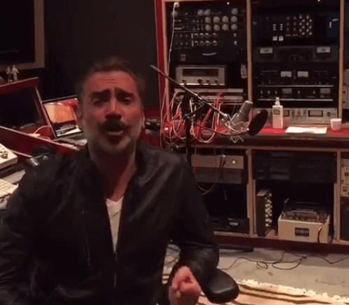 El cantante ha posteado diversas fotografías en las que incluye mensajes de despedida para el que ha sido su más grande maestro.