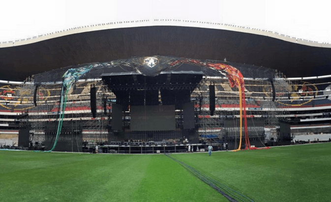 El Charro de Huentitán compartió en sus redes sociales paso a paso cómo se dio el armado de la estructura del escenario en el que cantará por última vez.