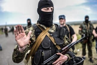 Los separatistas prorrusos reconocieron el domingo tener en su poder varios objetos que podrían ser las cajas negras del avión malasio.