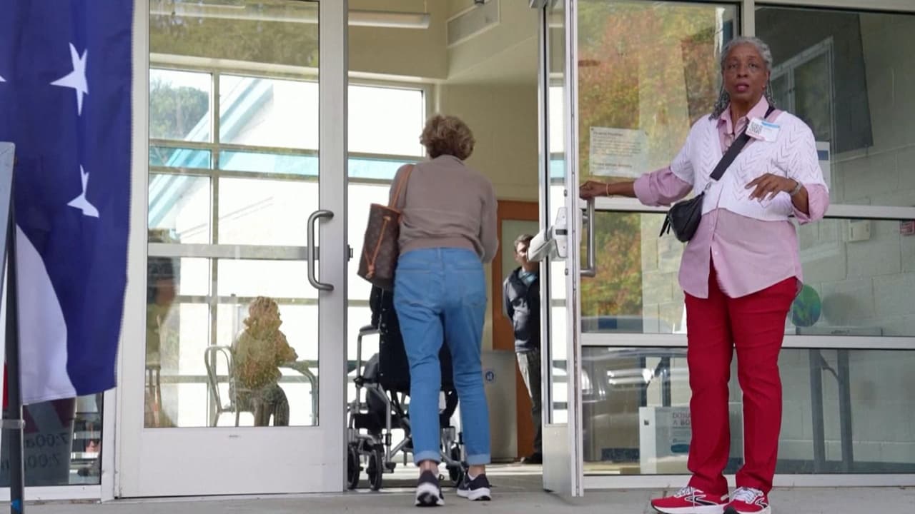 Amenazas falsas de bomba retrasaron la votación en varios centros electorales de Georgia