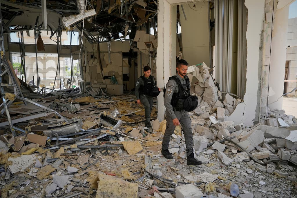 Últimas noticias de Trump, EN VIVO | EEUU recomienda evitar los viajes a Israel en medio de los ataques entre ese país e Irán