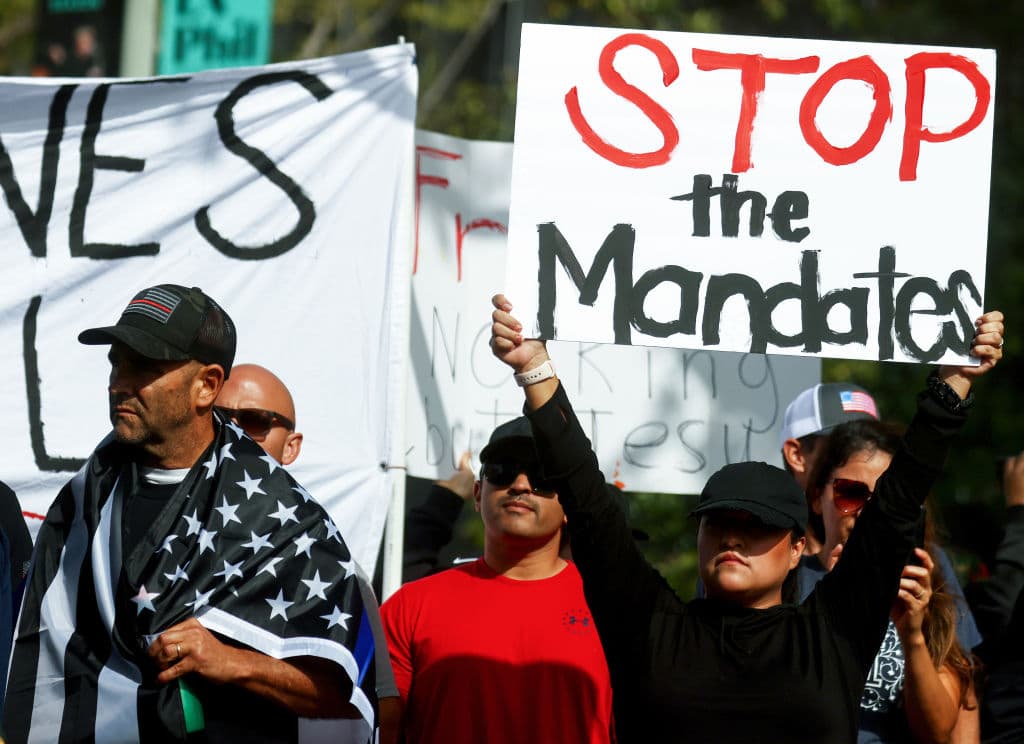 Tribunal de Apelaciones amplía el bloqueo sobre el mandato de vacunación de Biden para empresas con más de 100 empleados