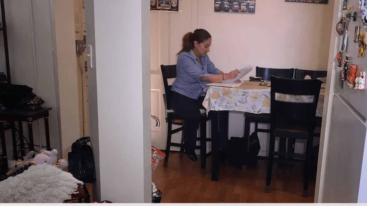 “Mis ahorros de toda una vida”: Hispana víctima de 'SIM swapping' cuenta cómo le robaron $87,000 desde su teléfono