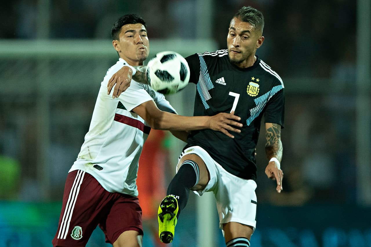 Erick Gutiérrez tampoco pudo brillar en este cotejo. Su accionar en el medio campo fue de gafas oscuras, el juego trabado, con pocos espacios y