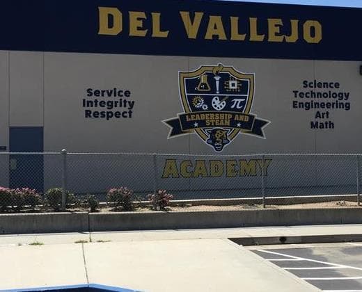 <b>Del Vallejo Leadership & STEAM Academy</b>
<br>Dirección: 1885 East Lynwood Dr., San Bernardino, CA 92404
<br>