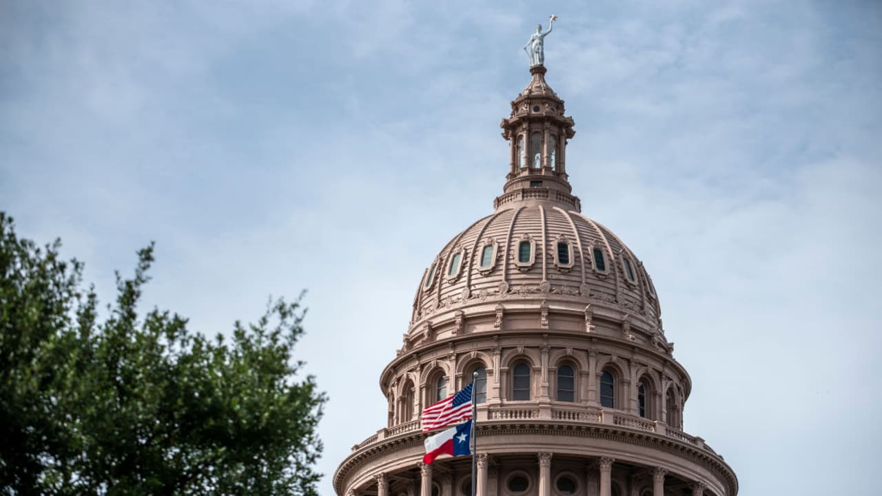 Cámara de Representantes de Texas ordena el arresto de demócratas que salieron del estado 
