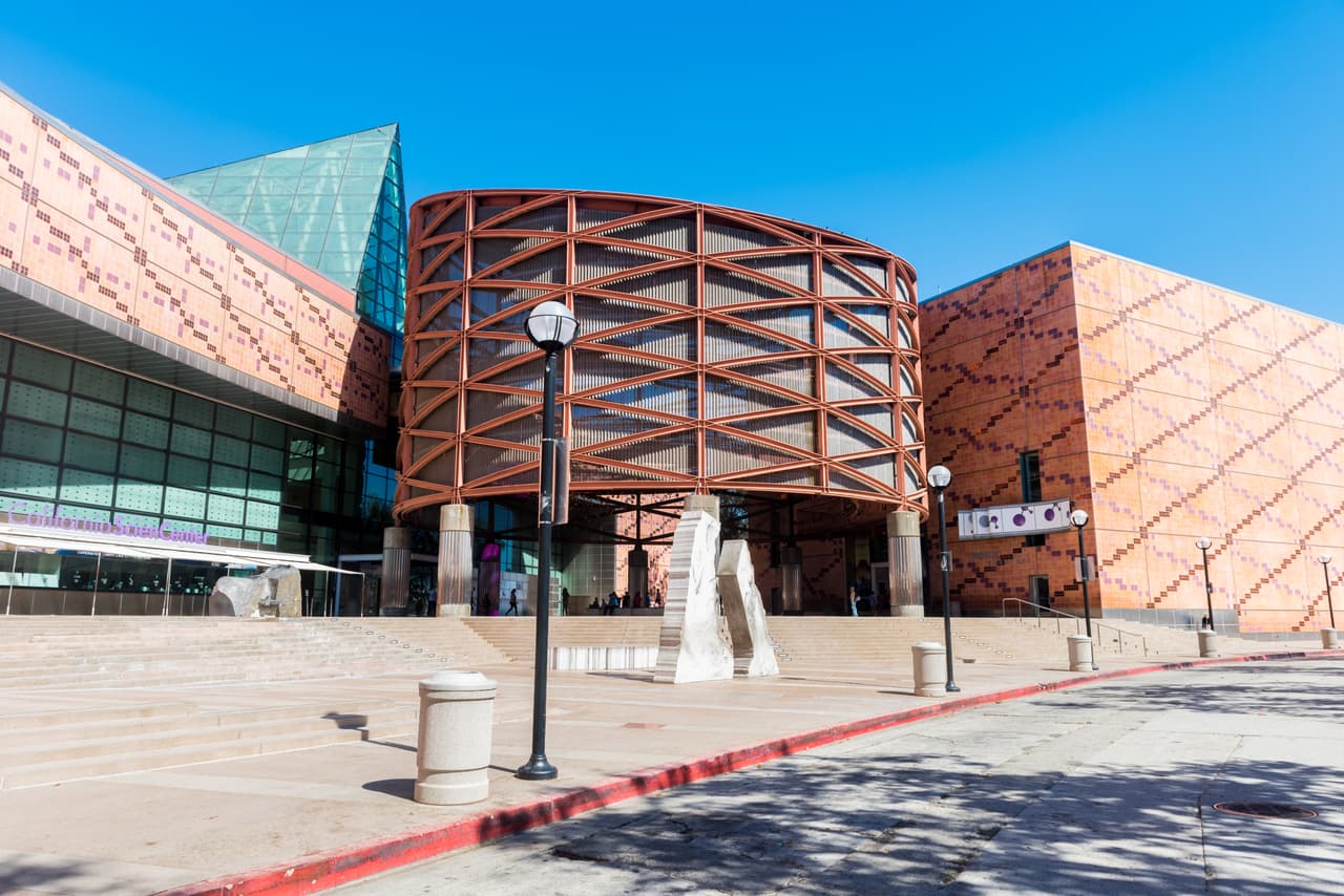 <h3 class="cms-H3-H3"><b>11. California Science Center (empate)</b></h3>
<br>
<br>
<b>Ubicación: </b>Los Ángeles, CA
<br>
<b>Tarifa de estacionamiento por día:</b> 15 dólares