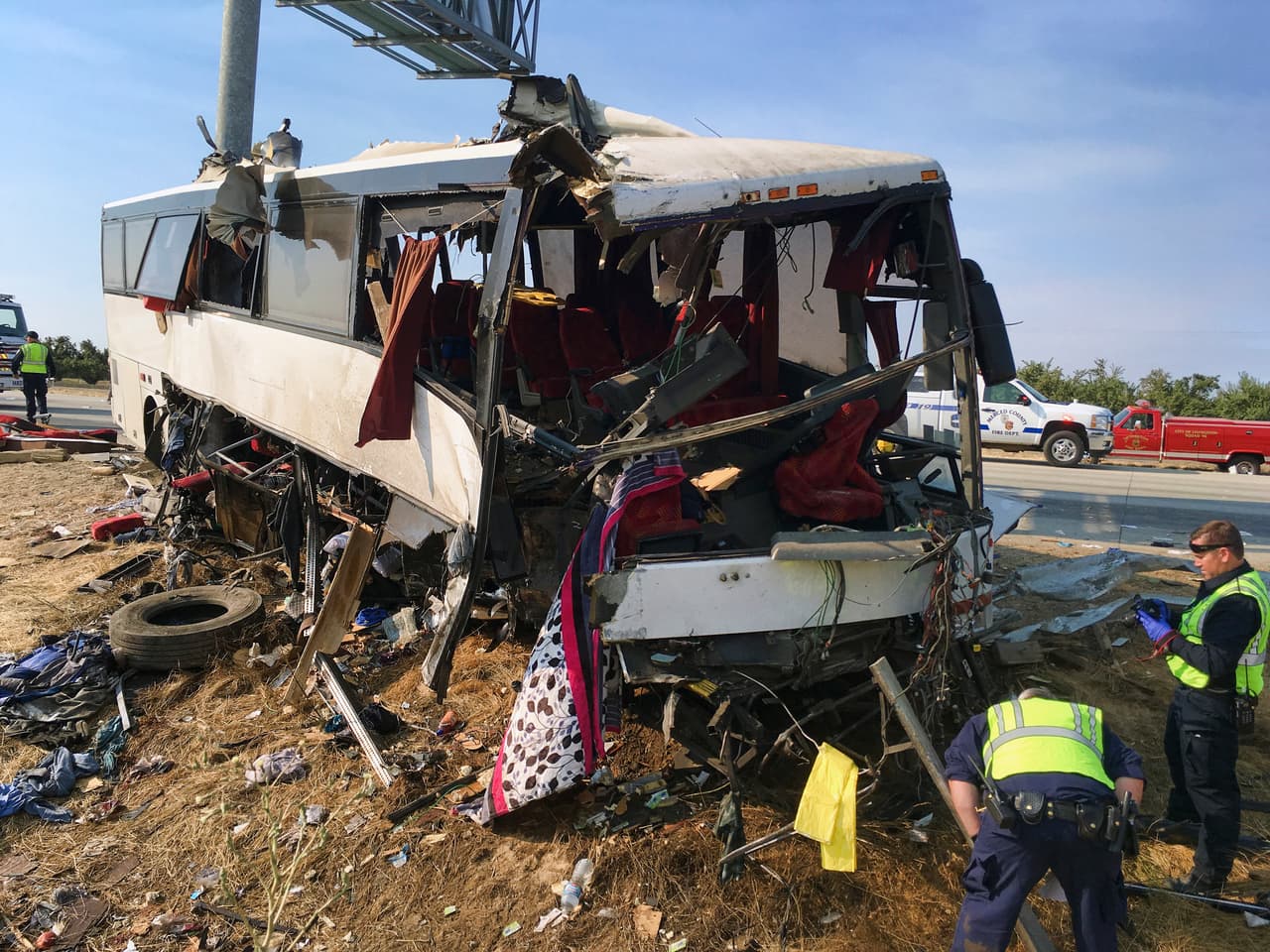<b>Agosto:</b> cuatro personas fallecieron en un 
<b><a href="http://www.univision.com/los-angeles/kmex/noticias/accidentes-de-transporte/algunas-victimas-mortales-en-el-accidente-de-autobus-en-california-serian-mexicanas" target="_blank">accidente de autobús ocurrido el 2 de agosto en Merced, California</a></b>. La Patrulla de Caminos de California indicó que 
<b><a href="http://www.univision.com/noticias/accidentes-de-transporte/asi-quedo-el-autobus-accidentado-en-california-fotos" target="_blank">30 personas viajaban en el vehículo, la mayoría de ellas eran latinos</a></b> y más de una veintena de ellas resultaron heridas, incluido el conductor.