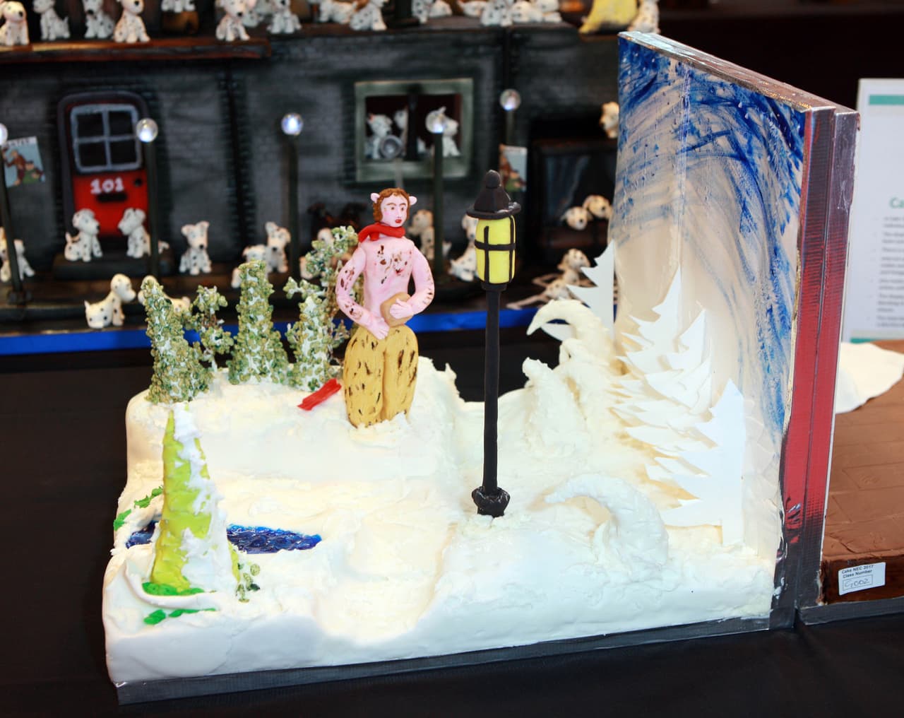 La competencia de pasteles mundial, Cake International, exhibió pasteles que llevan la decoración culinaria a lugares inesperados, con repostería en forma de personajes de películas, pájaros, perros y hasta un bebé. El show se llevará a cabo del 17 al 19 de marzo en Birmingham, Inglaterra.