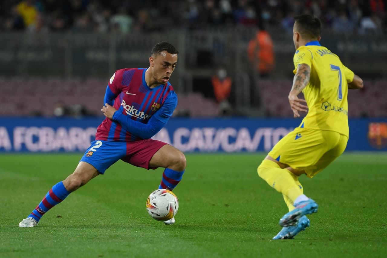 Barcelona perdió en casa por 0-1 ante un Cádiz aguerrido y le propinó su segunda derrota al hilo después de haber sumado casi tres meses sin descalabro alguno entre Liga y Europa League.
