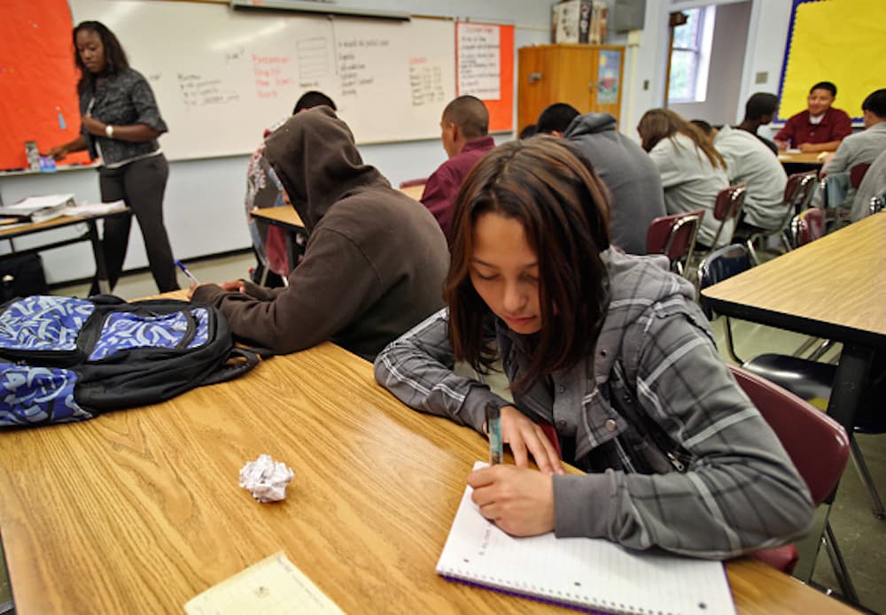 Grupo de estudiantes recibirá clases de historia centroamericana