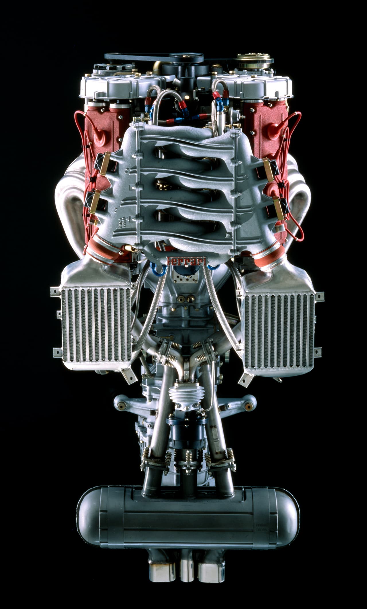 Su motor es un V8 (90°) twin-turbo de 2.9 litros (179.2 pulg³) capaz de producir hasta 477hp (@7,000rpm) y 426lb-pie (@4,000).