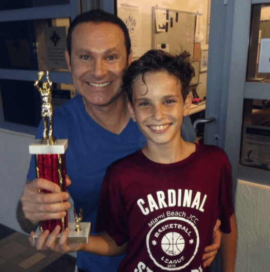 Alex, es el único hijo varón de Alan, y le ha dado muchas satisfacciones.