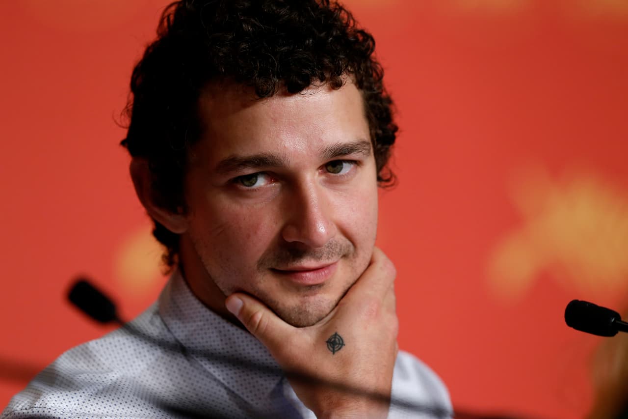 El actor Shia LaBeouf instala una protesta permanente contra Donald Trump