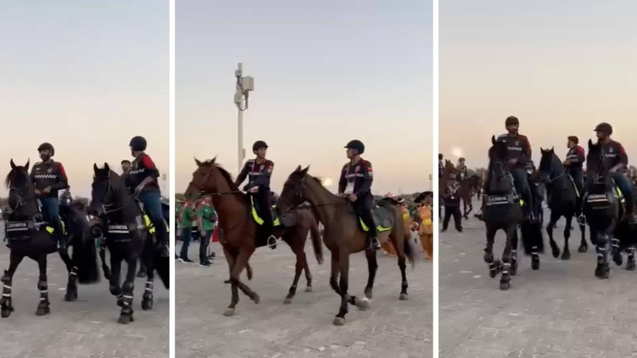 Fanáticos mexicanos sorprenden con cabalgata en la entrada de un estadio en Qatar