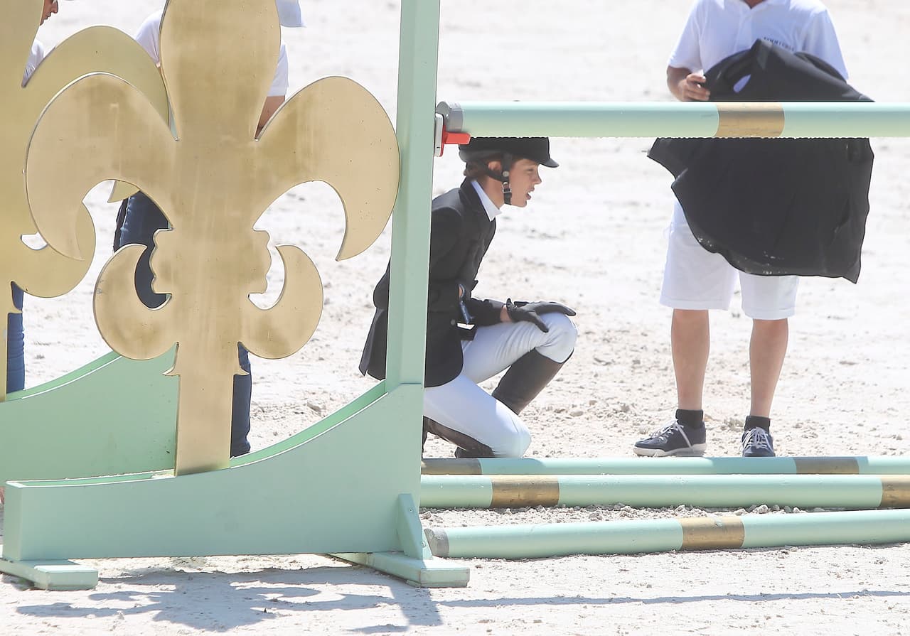 De inmediato, la gente acudió a su rescate.