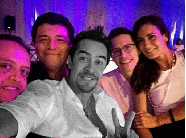 Jorge Gallegos celebró en compañía de buenos amigos.