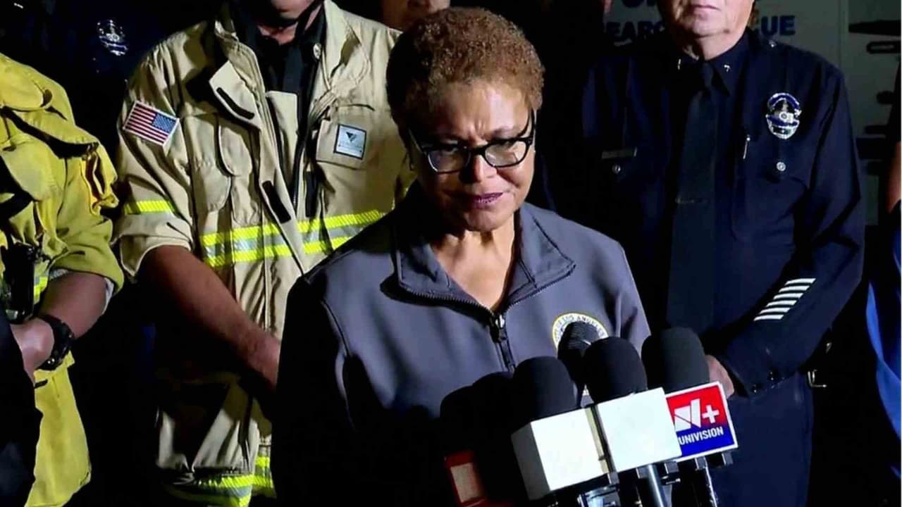 Helicóptero accidentado en Chatsworth es de la cadena NBC4: cubría choque entre autobús y camioneta