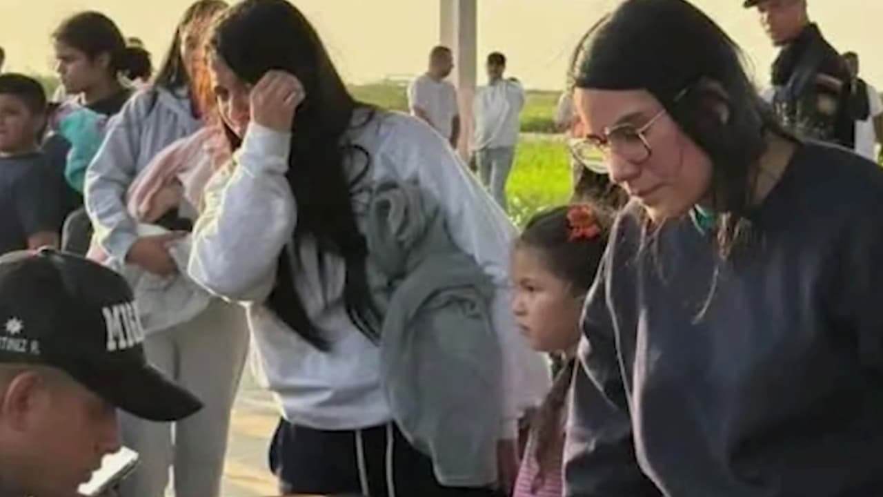 Madre venezolana deportada denuncia irregularidades y amenazas de separación familiar