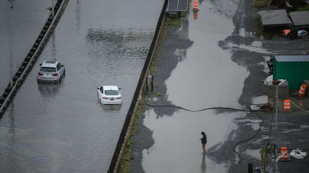 <b>En video:</b> Ciudades desde Nueva York hasta Miami se están hundiendo frente a nuestros ojos, sin que notemos, advierten los científicos que estudiaron los registros de las zonas costeras al este del país.