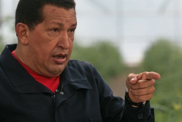 El presidente de Venezuela, Hugo Chávez, firmó este domingo la nacionalización de las compañías Venoco y Fertilizantes Nitrogenados de Oriente (Fertinitro), dedicadas a la fabricación de productos químicos, petroquímicos y fertilizantes.