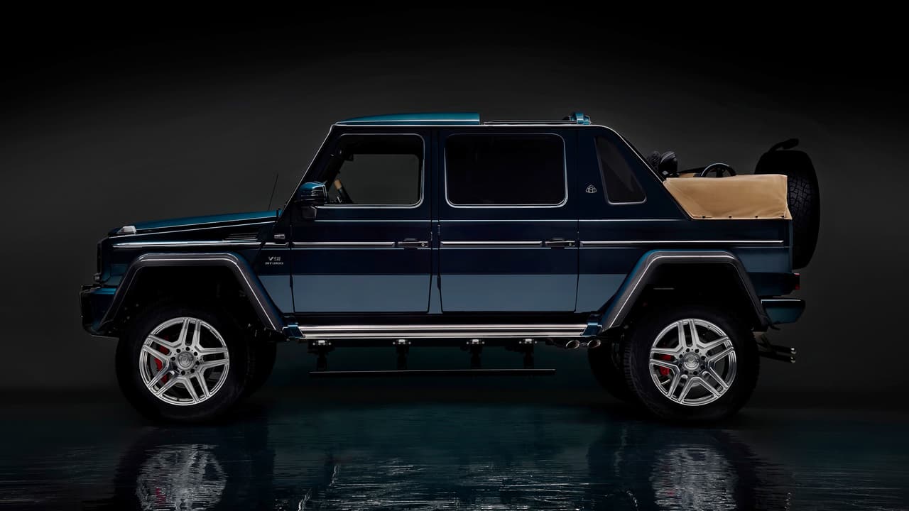 La Mercedes-Maybach G650 Landaulet es un vehículo masivo de dimensiones impresionantes, especialmente cuando tomamos en cuenta que sólo alberga 4 pasajeros. Pero cuando se trata de vehículos de ultra lujo ninguna de las reglas del 
<i>status quo</i> están seguras.