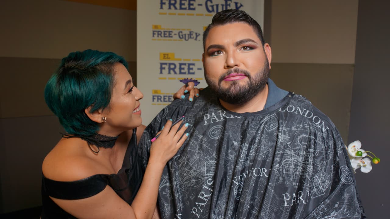 El Tambochi pago la apuesta contra El Compa Ivan cambiando de 'look' por un día.