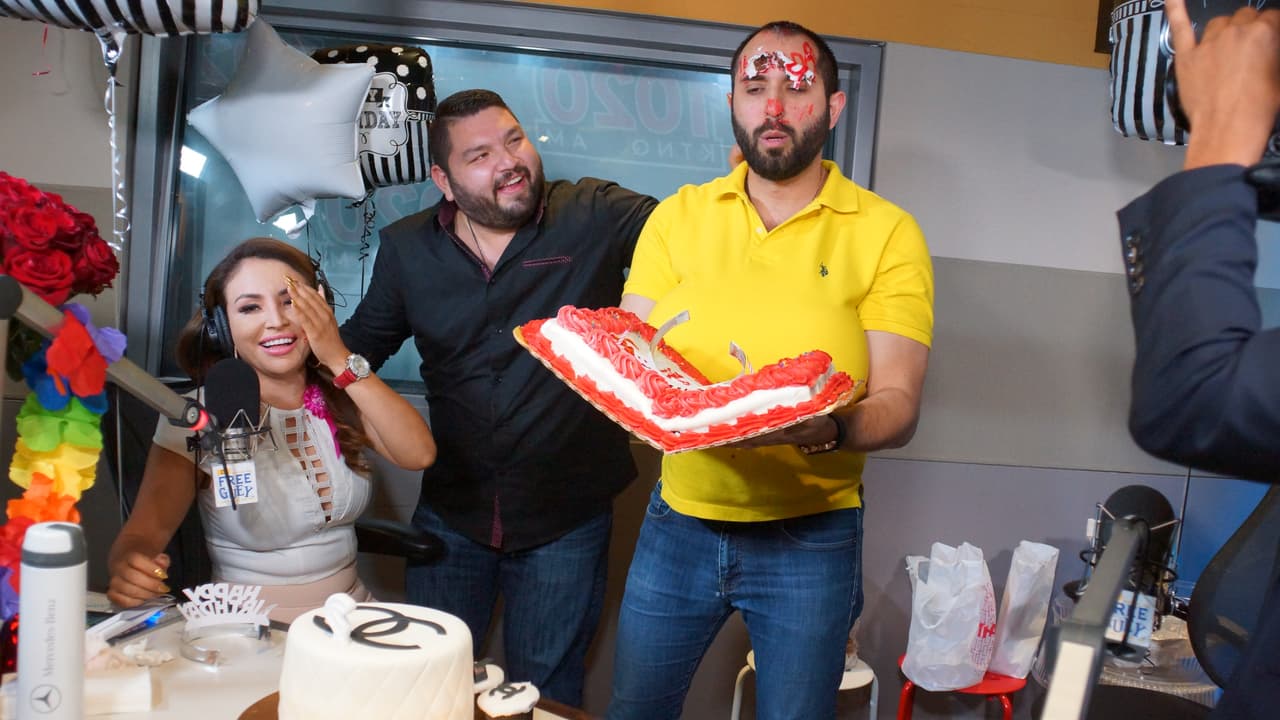 La Bronca cumplió años y se armó una fiesta en la cabina del Free-guey show.