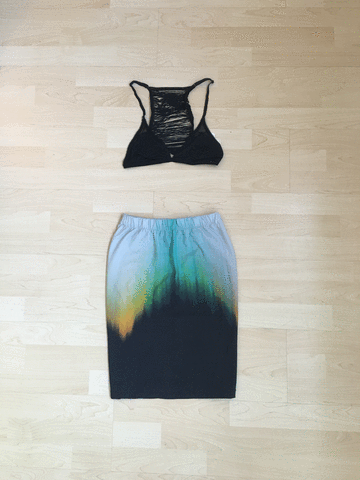 nada más estratégico en un clóset que una camiseta blanca.