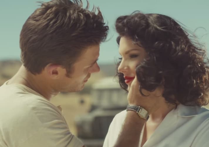 Miles de personas creen que el video retrata "las fantasías de una clase social en África en los años 50".