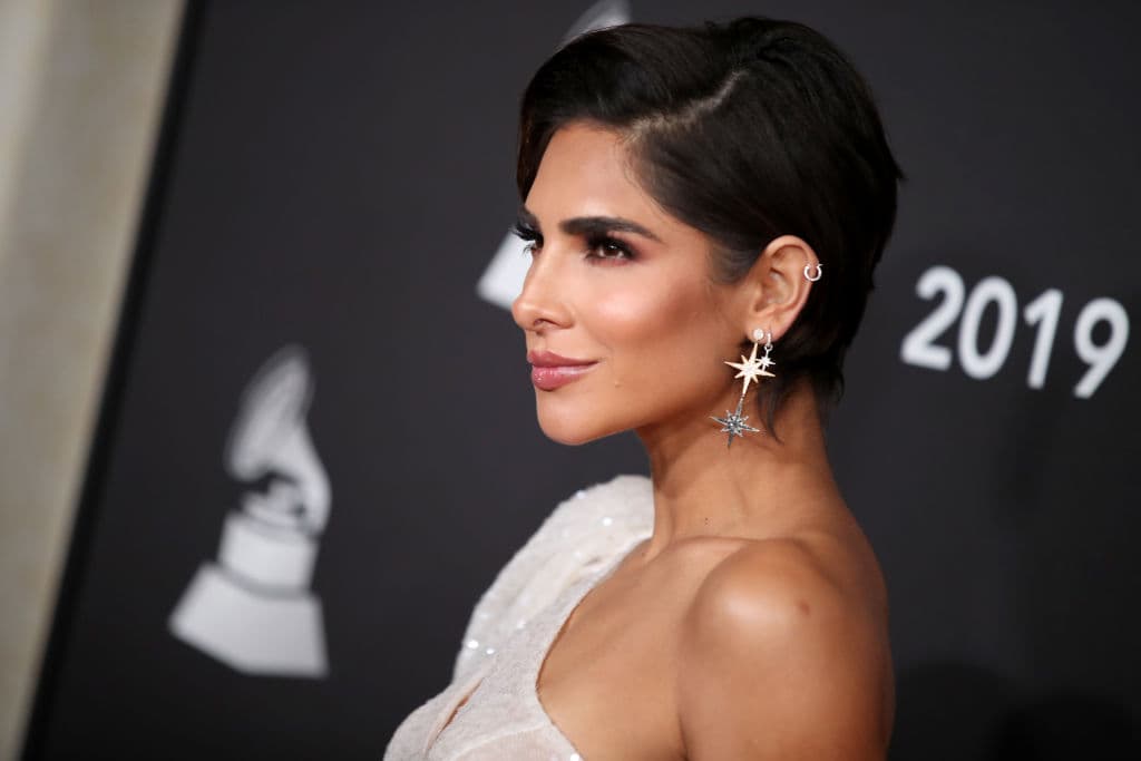 <b>Pixie Clásico</b>
<br>Es uno de los más fáciles de mantener y el favorito de las mujeres prácticas; da un toque de rebeldía sin perder la elegancia.