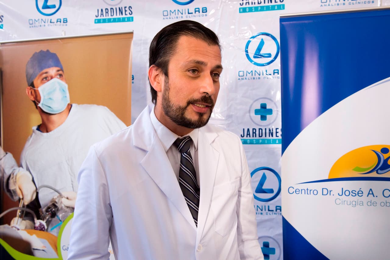 <b>Hoy los avances de Franco son enormes</b>: la báscula industrial en la que tiene que ser pesado "indica que ha bajado cerca de 250 kilogramos (551 libras) desde que inició el tratamiento", afirmó Castañeda.