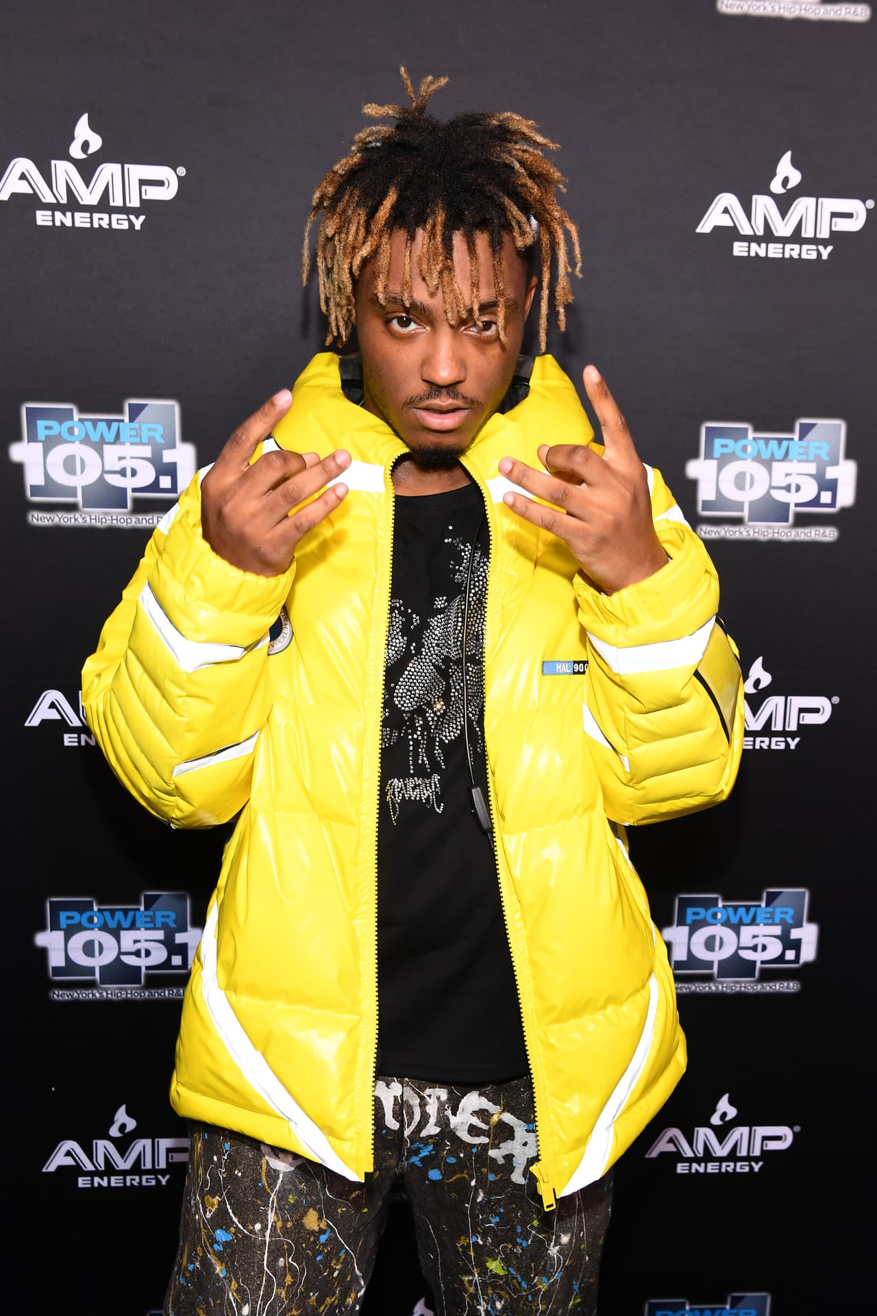 Testigos que acompañaron a Juice Wrld en su último vuelo, dijeron a las autoridades que ingirió pastillas desconocidas antes de que sufriera un ataque en el aeropuerto de Chicago el domingo, reportó este lunes 
<a href="https://www.tmz.com/2019/12/09/juice-wrld-private-jet-drugs-70-pounds-marijuana-arrests-feds/" target="_blank">TMZ</a>.