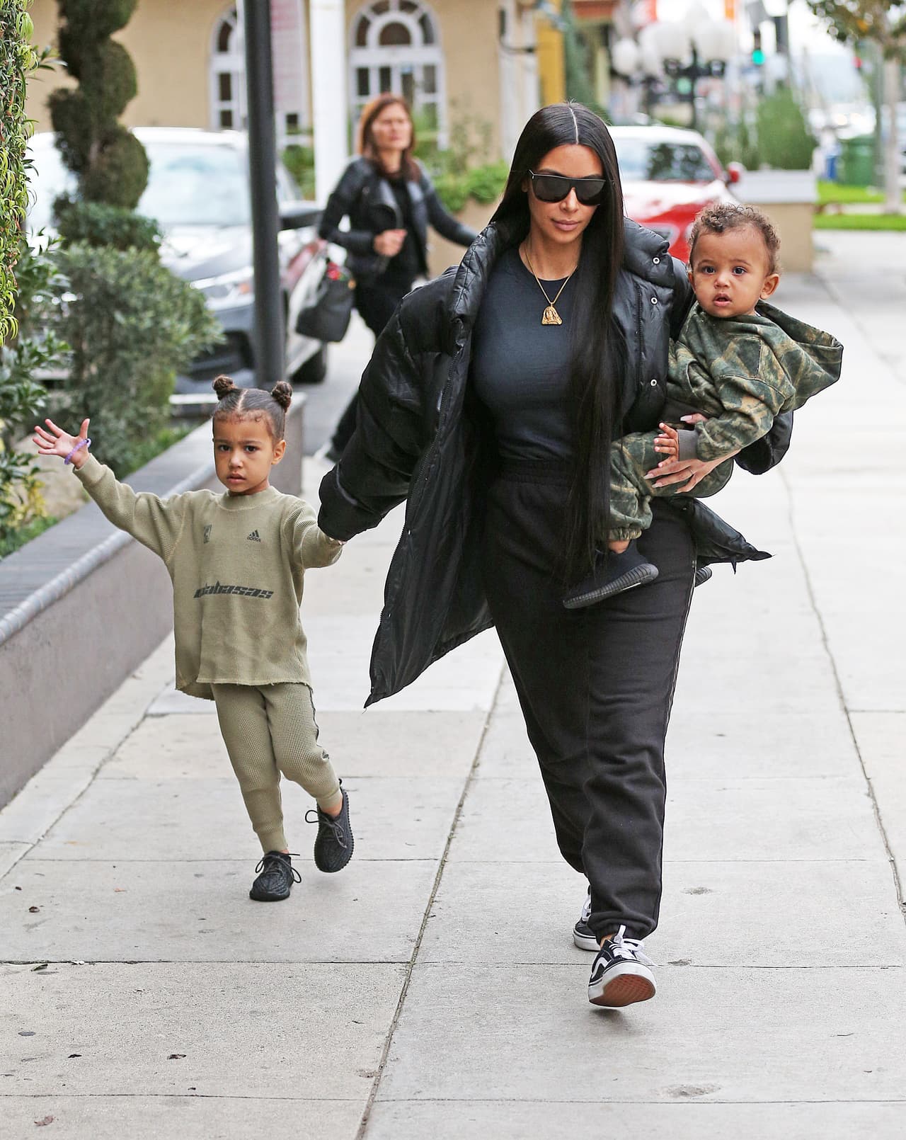 La pareja se casó en 2014 y tuvo cuatro hijos, de quienes ahora 
<b><a href="https://www.univision.com/famosos/kanye-west-pide-custodia-compartida-hijos-kim-kardashian" target="_blank">buscan la custodia compartida</a></b>: North (7 años), Saint (5), Chicago (3) y Psalm (1). 
<br>