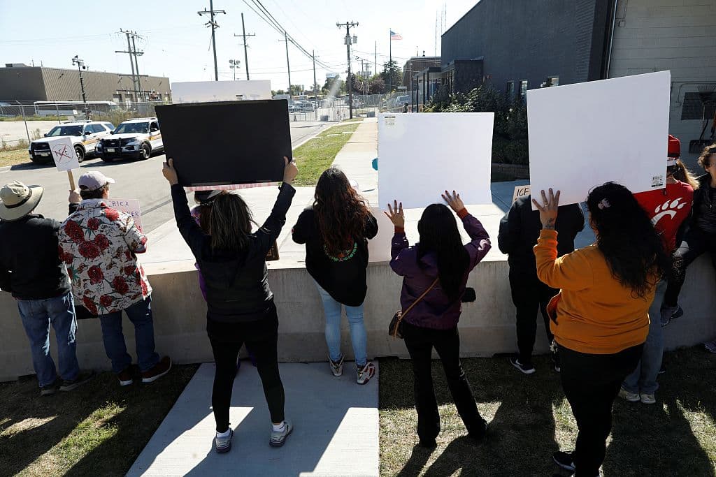 La protesta contra ICE en Broadview (Chicago) el jueves 9 de octubre. (Photo by OCTAVIO JONES / AFP) (Photo by OCTAVIO JONES/AFP via Getty Images)
