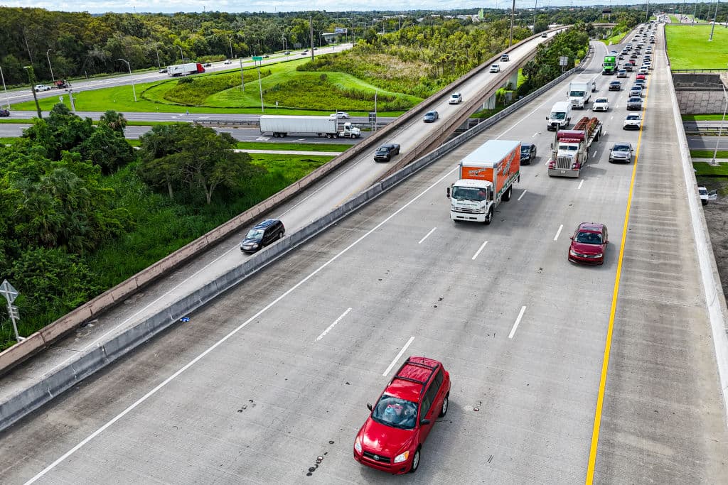 La Oficina del Alguacil del Condado de Hillsborough, emitió este martes por la mañana un mensaje en sus redes sociales: “Si estás pensando en evacuar, AHORA es el momento de hacerlo”.