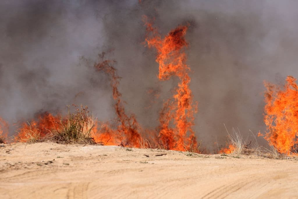 Los bomberos piden precaución, pues según se ha extendido el fuego Highland, también se han ampliado las órdenes de desalojo. Es importante que la comunidad se mantenga informada y dispuesta a prevenir una tragedia.