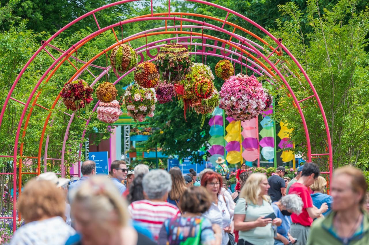 <b><a href="https://phsonline.org/the-flower-show">Philadelphia Flower Show at the Pennsylvania Convention Center (4 al 12 de marzo)</a></b>. Espera exhibiciones impresionantes de los mejores diseñadores florales y paisajistas del mundo. Como siempre, la celebración anual de jardinería presenta horticultura y diseño paisajístico de primer nivel, demostraciones, entretenimiento, noches temáticas y un mercado.
