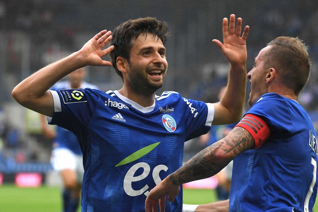 Strasbourg se impone a Brestois 3-1 durante la cuarta fecha de la Ligue 1. El único tanto para 'Les pirates' fue por parte de Irvin Cardoná (26'), mientras que Sanjin Prcic, Jean Kevin Duverne y Adrién Thomasson aportaron anotaciones para el triunfo del Racing.