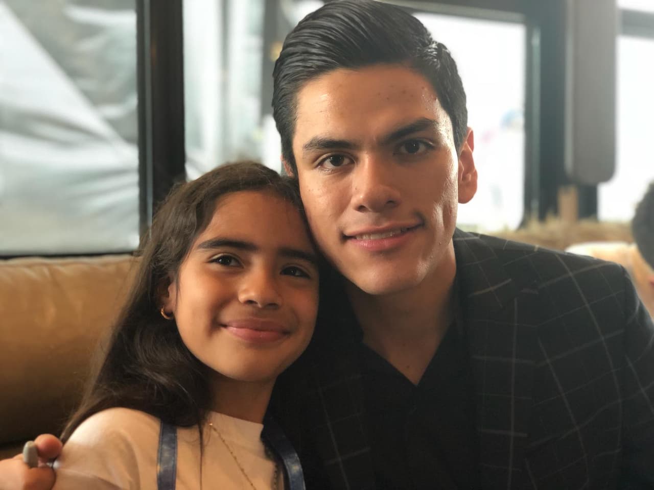 El joven cantante con facilidad le podía dedicar su canción 'Mi vida eres tu', por tanto cariño que recibió.